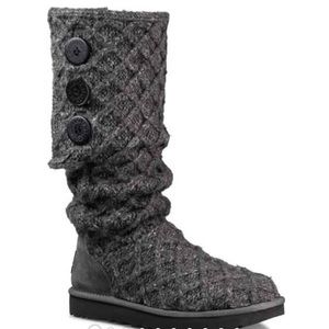 Beautiful size 9 Lattice Knit UGG Boots Grey